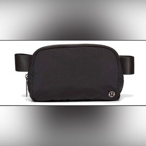 Lululemon Everywhere belt bag -new!